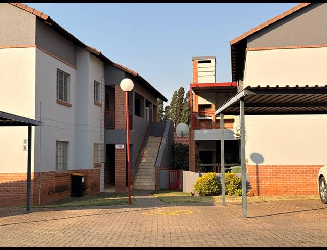 3 BEDROOM APARTMENT FOR SALE IN WATERVAL EAST
